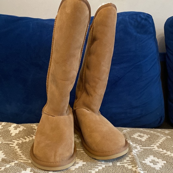 Australian luxe suede boots brand new never worn to knee - Picture 2 of 2